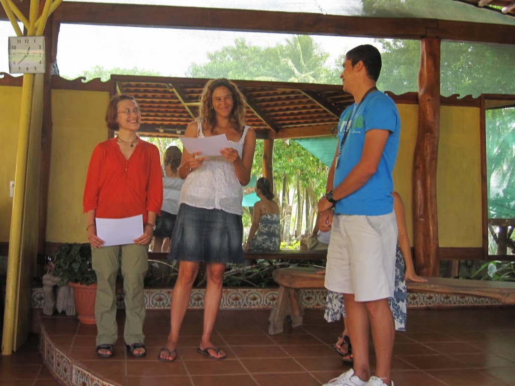 dämliches Grinsen bei der Graduation in der Intercultura