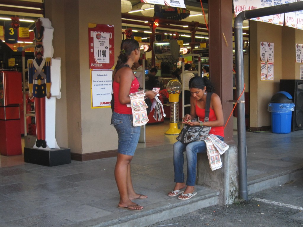 überall in CR werden Lose auf der Straße verkauft