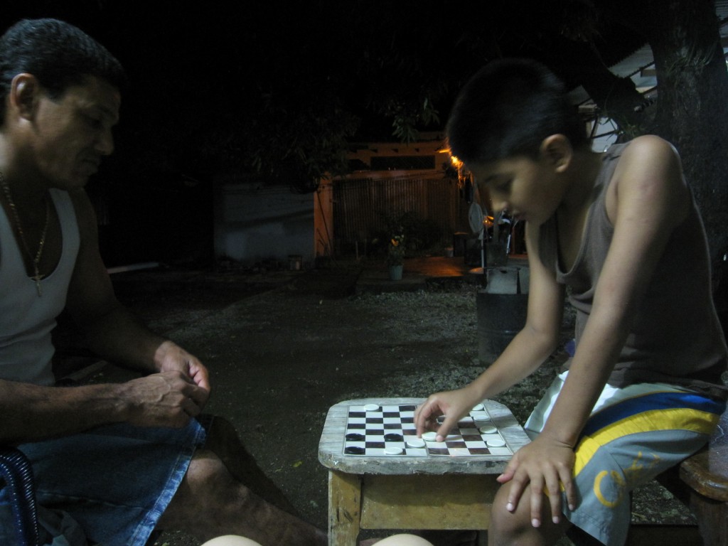 Mühle ist hier sehr beliebt, Schach kennt keiner