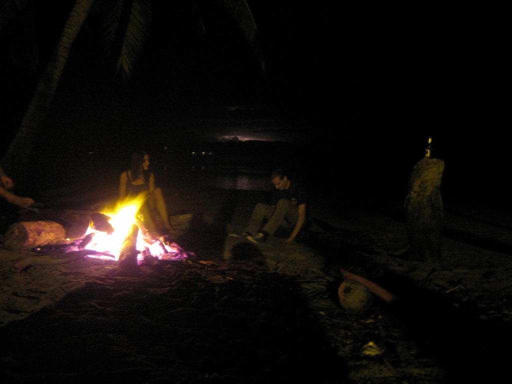 man beachte das zufällig eingefangene Wetterleuchten in der Ferne