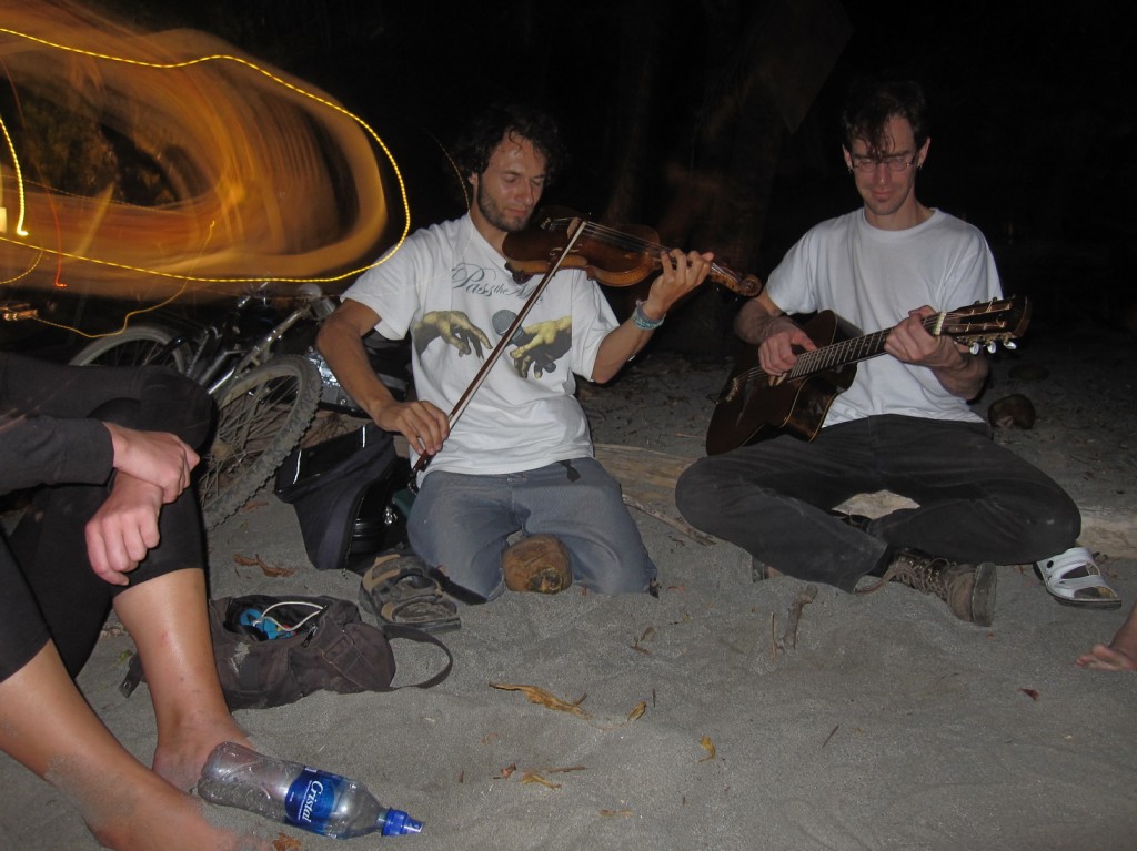 eines der wenigen schafren Bildern von Basti mit Geige