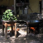 Stillleben mit Tamalesberg und Feuertopf