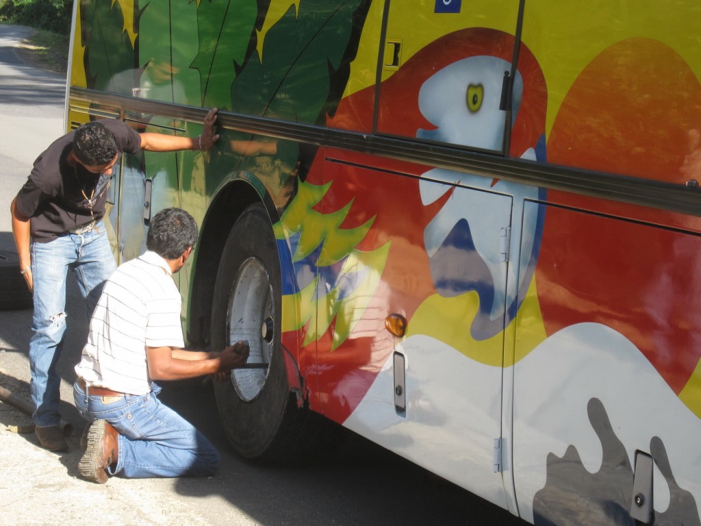 Busreifen geplatzt - kann ja mal passieren