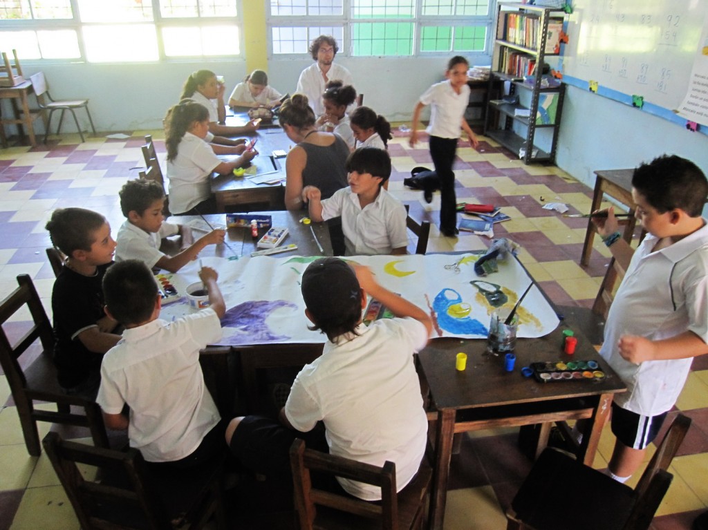 beim Lampionbasteln und Adventskalenderbemalen